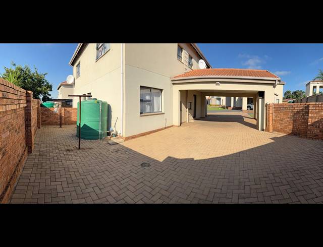 3 BEDROOM DUPLEX RENTED IN JACKAROO PARK